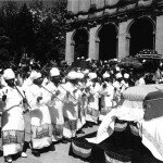 Шествие в честь последнего христианского императора – священники на символических похоронах Хайле Селассие 5 ноября 2000 г., церковь Святой Троицы, Аддис-Абеба