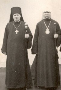 Рисунок 1. Архиепископ Карельский и всей Финляндии Герман (справа) и епископ Выборгский Александр (слева) (сентябрь 1935 г.)
